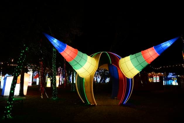December 18, 2023, Mexico City, Mexico: Tourists take advantage of the Christmas holidays to enjoy the Christmas village in the largest Christmas theme park in Latin America Brilla Fest, A Christmas in the Forest , it has giant illuminated figures and themed areas and a special Winter Lantern theme park elaborated by Chinese artisans. on December 18, 2023 in Mexico City, Mexico Mexico City Mexico - ZUMAe321 20231218_zia_e321_043 Copyright: xCarlosxTischlerx