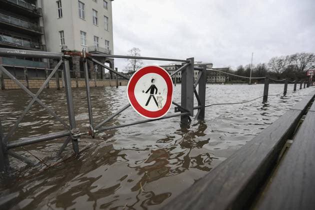 Bilder des Jahres 2023, News 12 Dezember News Themen der Woche KW51 RECORD DATE NOT STATED Hochwasser an der Ruhr in Mülheim ** NUR FÜR REDAKTIONELLE ZWECKE ** EDITORIAL USE ONLY **<p>Steigender Wasserpegel der Ruhr am Samstag, 23. Dezember 2023, in Mülheim. Hochwasser an der Ruhr in Mülheim. Deutschland NRW Mülheim Copyright: MichaelxDahlke *** Floods on the Ruhr in Mülheim FOR EDITORIAL PURPOSES ONLY EDITORIAL USE ONLY p Rising water level of the Ruhr on Saturday, December 23, 2023, in Mülheim Floods on the Ruhr in Mülheim Germany NRW Mülheim Copyright MichaelxDahlke Copyright: MichaelxDahlke doc7tdrzw85phctz5b57ej ,EDITORIAL USE ONLY
