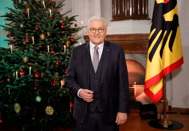 Bilder des Jahres 2023, News 12 Dezember News Themen der Woche KW51 News Bilder des Tages Frank-Walter Steinmeier, Bundespräsident, Deutschland, Berlin, Schloss Bellevue, Weihnachtsansprache des Bundespräsidenten, 22.12.2023, ACHTUNG REDAKTIONEN: Bitte beachten Sie die folgenden Sperrfristen: Nachrichtenagenturen: Frei nach Veröffentlichung unter Angabe der Sperrfrist: Sonntag, 24. Dezember 2023, 00... *** Frank Walter Steinmeier, Federal President, Germany, Berlin, Bellevue Palace, Christmas address by the Federal President, 22 12 2023, ATTENTION EDITORS Please note the following embargo periods News agencies Free after publication, stating the embargo period Sunday, December 24, 2023, 00