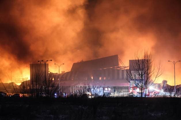 Bilder des Jahres 2023, News 12 Dezember News Themen der Woche KW51 News Bilder des Tages RUSSIA, GORLOVKA - DECEMBER 24, 2023: Fire after shelling of the Galaktika shopping centre in the Nikitovsky neighbourhood by the Ukrainian Armed Forces; according to emergency services, there are casualties. Dmitry Yagodkin TASS  66022099