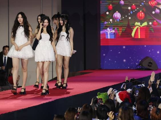 S. Korean girl group NewJeans S. Korean girl group NewJeans South Korean girl group NewJeans walks on the red carpet at the 2023 SBS Music Awards in Incheon, west of Seoul, on Dec. 25, 2023. (Yonhap) 2023-12-26 11:34:29 < 1980-2023 YONHAPNEWS AGENCY. .> ÀÎo±¤¿ª½Ã EDITORIAL USE ONLY  Copyright: xx PYH2023122605870034400 YonhapxNewsx yonphotos226540