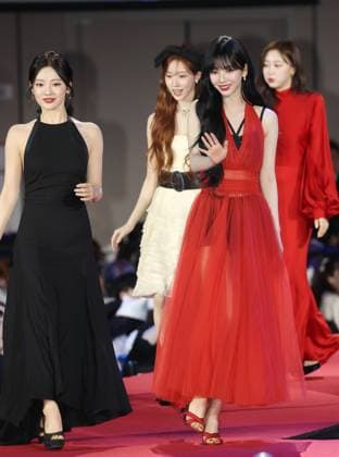 S. Korean girl group Aespa S. Korean girl group Aespa South Korean girl group Aespa walks on the red carpet at the 2023 SBS Music Awards in Incheon, west of Seoul, on Dec. 25, 2023. (Yonhap) 2023-12-26 11:34:34 < 1980-2023 YONHAPNEWS AGENCY. .> ÀÎo±¤¿ª½Ã EDITORIAL USE ONLY  Copyright: xx PYH2023122605820034400 YonhapxNewsx yonphotos226548