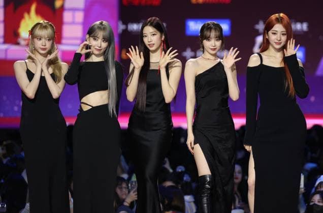 S. Korean girl group Le Sserafim S. Korean girl group Le Sserafim South Korean girl group Le Sserafim poses for a photo during the 2023 SBS Music Awards in Incheon, west of Seoul, on Dec. 25, 2023. (Yonhap) 2023-12-26 11:35:00 < 1980-2023 YONHAPNEWS AGENCY. .> ÀÎo±¤¿ª½Ã EDITORIAL USE ONLY  Copyright: xx PYH2023122605570034400 YonhapxNewsx yonphotos226552
