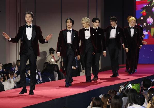 S. Korean boy group NCT 127 S. Korean boy group NCT 127 South Korean boy group NCT 127 walks on the red carpet at the 2023 SBS Music Awards in Incheon, west of Seoul, on Dec. 25, 2023. (Yonhap) 2023-12-26 11:57:37 < 1980-2023 YONHAPNEWS AGENCY. .> ÀÎo±¤¿ª½Ã EDITORIAL USE ONLY  Copyright: xx PYH2023122606120034400 YonhapxNewsx yonphotos226570
