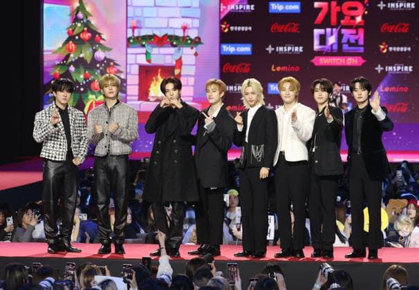 Bilder des Jahres 2023, Entertainment 12 Dezember Entertainment Themen der Woche KW52 Entertainment Bilder des Tages S. Korean boy group Stray Kids S. Korean boy group Stray Kids South Korean boy group Stray Kids poses for a photo during the 2023 SBS Music Awards in Incheon, west of Seoul, on Dec. 25, 2023. (Yonhap) 2023-12-26 11:57:35 < 1980-2023 YONHAPNEWS AGENCY. .> ÀÎo±¤¿ª½Ã EDITORIAL USE ONLY  Copyright: xx PYH2023122606130034400 YonhapxNewsx yonphotos226571