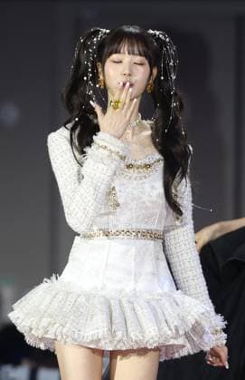S. Korean girl group Ive S. Korean girl group Ive Jang Won-young, a member of South Korean girl group Ive, walks on the red carpet at the 2023 SBS Music Awards in Incheon, west of Seoul, on Dec. 25, 2023. (Yonhap) 2023-12-26 11:57:25 < 1980-2023 YONHAPNEWS AGENCY. .> ÀÎo±¤¿ª½Ã EDITORIAL USE ONLY  Copyright: xx PYH2023122606240034400 YonhapxNewsx yonphotos226575