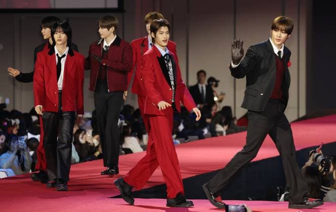 S. Korean boy group Riize S. Korean boy group Riize South Korean boy group Riize walks on the red carpet at the 2023 SBS Music Awards in Incheon, west of Seoul, on Dec. 25, 2023. (Yonhap) 2023-12-26 11:57:59 < 1980-2023 YONHAPNEWS AGENCY. .> ÀÎo±¤¿ª½Ã EDITORIAL USE ONLY  Copyright: xx PYH2023122606000034400 YonhapxNewsx yonphotos226577
