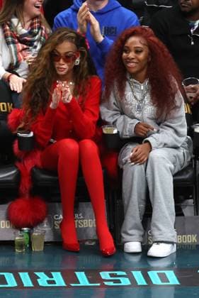 WASHINGTON, D.C. - DECEMBER 26: Winnie Harlow attends the Washington Wizards vs Orlando Game at the Capital One Arena in Washington, D.C. on December 26, 2023. Copyright: xmpi34x