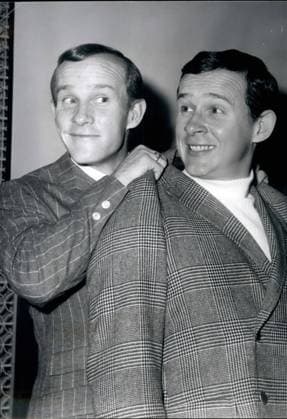 December 27, 2023: Comedian TOM SMOTHERS, who with his brother performed as the singing comedy duo the Smothers Brothers, has died, according to a family statement shared by the National Comedy Center. He was 86. FILE PHOTO SHOT ON: December 21, 1967: London reception for the Smothers brothers: The Smothers brothers, the American comedy pair, arrived here from California today for a three - day fleeting visit - during which they will appear on the Val Doonican. The BBC have bought 13 of their show and the series will start on sunday evening Jan. 7th. Today they attended a luncheon in their honor at the Carlton tower hotel, London, S. W. Photo shows the Smothers brothers, Tom ( left ) and Dick, pictured at the luncheon today. London United - ZUMAk09_ 19671221_baf_k09_001 Copyright: xKeystonexPressxAgencyx