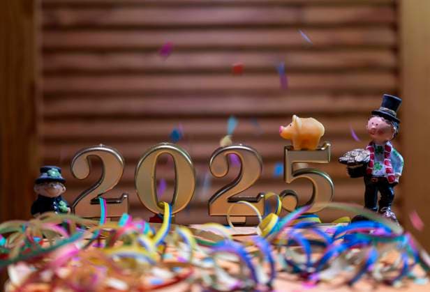 27.12.2023, Symbolbild Silvester 2024 2025, Die Welt feiert ins neue Jahr 2025. 27.12.2023, Silvester 27.12.2023, Silvester *** 27 12 2023, Symbolic image New Years Eve 2024 2025, The world celebrates the New Year 2025 27 12 2023, New Years Eve 27 12 2023, New Years Eve