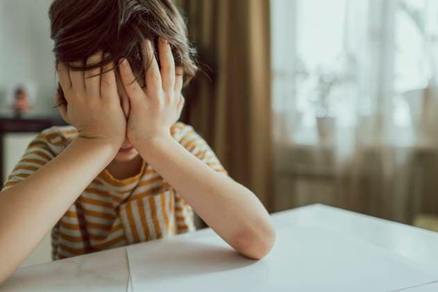 Sad boy covering face with hands at home model released, Symbolfoto property released, ANAF02482