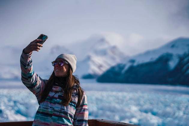 Woman taking selfie at Los Glaciares National Park in Argentina model released, Symbolfoto, RSGF00971