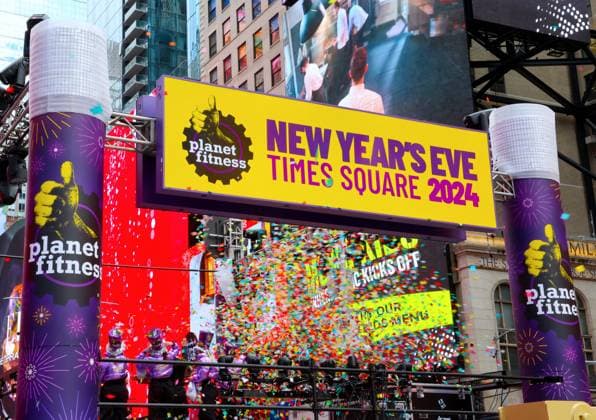 News Themen der Woche KW52 News Bilder des Tages New Year s Eve Confetti Test - NYC Multicolored confetti testing in preparation for the release of 3,000 pounds of confetti at midnight on New Year?s Eve in Times Square, New York on December 29, 2023. Photo by Charles Guerin ABACAPRESS.COM New York NY United States  Copyright: xGuerinxCharles ABACAx