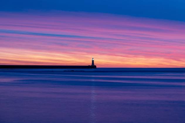 Bilder des Jahres 2023, News 12 Dezember News Themen der Woche KW52 News Bilder des Tages Amazing morning sunrise seen over Herd Groyne, South Shields, Tynemouth and Blyth Featuring: Beautiful morning colours during sunrise over the River Tyne in South Shields and Tynemouth Where: United Kingdom When: 30 Dec 2023 Credit: John Fatkin Cover Images EDITORIAL USE ONLY. NOT FOR USE BY NEWSPAPERS BASED IN THE UK. Copyright: xx 53329037
