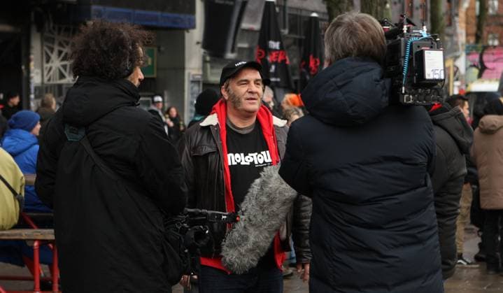 Demonstration for the preservation of the Molotow music club at Nobistor 14 on the Reeperbahn Thousands of people protested on Saturday afternoon against the impending closure of the cult club The operator was given notice because a hotel belonging to the Me and All Hotel of the Lindner Group is to be built on the s