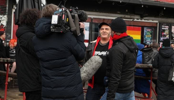 Demonstration for the preservation of the Molotow music club at Nobistor 14 on the Reeperbahn Thousands of people protested on Saturday afternoon against the impending closure of the cult club The operator was given notice because a hotel belonging to the Me and All Hotel of the Lindner Group is to be built on the s