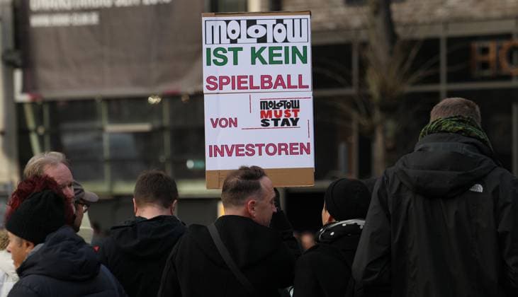 Demonstration for the preservation of the Molotow music club at Nobistor 14 on the Reeperbahn Thousands of people protested on Saturday afternoon against the impending closure of the cult club The operator was given notice because a hotel belonging to the Me and All Hotel of the Lindner Group is to be built on the site of the music club St Pauli Hamburg