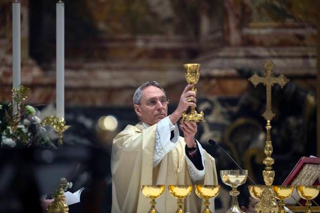 News Bilder des Tages Italy, Rome, Vatican, 2023 12 31 .Archbishop Georg Ganswein presides over Mass as part of the end of year vespers, one year after the death of Pope Benedict XVI, at the St. Peter s Basilica in the Vatican Photograph by Alessia Giuliani Catholic Press Photo s. RESTRICTED TO EDITORIAL USE - NO MARKETING - NO ADVERTISING CAMPAIGNS.  Copyright: xALESSIAxGIULIANIx xipa-agency.nex xAlessiaxGiulianix IPA_Agency_IPA42457484