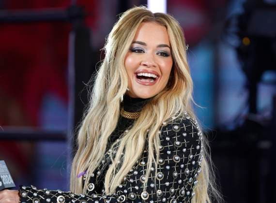 Bilder des Jahres 2023, Entertainment 12 Dezember Entertainment Themen der Woche KW52 Entertainment Bilder des Tages Rita Ora hosts a Times Square event for the New Year s Eve celebrations in New York City on Sunday, December 31, 2023.  NYP20231231113 JOHNxANGELILLO
