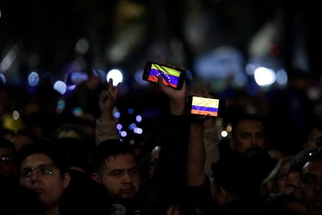 December 31, 2023, Mexico City, Mexico: Thousands of people say goodbye to the year 2023 and welcome the new year 2024 to the rhythm of the songs of Panamanian singer-songwriter Ruben Blades at the Glorieta del Ahuehuete in Mexico City. on December 31, 2023 in Mexico City, Mexico Mexico City Mexico - ZUMAe321 20231231_zia_e321_020 Copyright: xLuisxBarronx