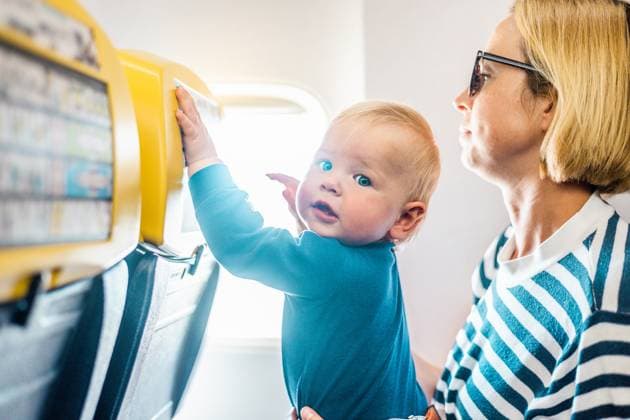 Creative Highlights Symbolbilder Mom and child flying by plane. Mother holding and playing with her infant baby boy child in her lap during economy comercial flight. Concept photo of air travel with baby. Real people. Mom and child flying by plane. Mother holding and playing with her infant baby boy child in her lap during economy comercial flight. Concept photo of air travel with baby. Real people ,model released, Symbolfoto Copyright: xZoonar.com MatejxKastelicx 20749874 ,model released, Symbolfoto ,property released