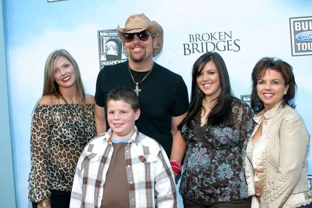 Premiere of Broken Bridges - Nashville 7 September 2006 - Nashville, Tennessee - Toby Keith with his wife (far right) and their three children. Broken Bridges Premiere held at Ryman Auditorium. Photo Credit: Randi Radcliff AdMedia Nashville TN United States EDITORIAL USE ONLY  Copyright: xRandixRadcliff AdMediax RandixRadcliffx admphotos109225