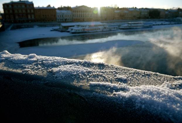 Russia Weather 8592956 03.01.2024 A steam rises from a river on a frosty winter day, in St. Petersburg, Russia. According to Russia s weather forecasting agency, Gidromettsentr, the air temperature dropped to minus 26 degrees Celsius (minus 14.8 degrees Fahrenheit). Alexander Galperin Sputnik St. Petersburg Russia  Copyright: xAlexanderxGalperinx