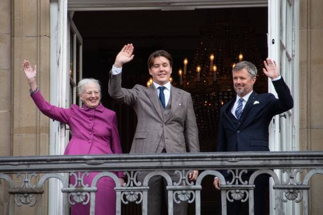 Queen Margrethe of Denmark, Prince Christian of Denmark, and Crown Prince Frederik of Denmark at the balcony of Amalienborg Palace to celebrate the 18th birthday of H.K.H. Prince Christian s on October 15, 2023 Copenhagen Amalienborg Denmark Copyright: xKristianxTuxenxLadegaardxBergx IMG_8830
