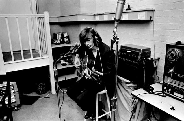 Robin Gibb of the Bee Gees Archive Photos Bee Gees 1969 Robin Gibb in his home studio., Credit: Chris Walter Avalon England  Copyright: x xChrisxWalterx xAvalonx 0527059972
