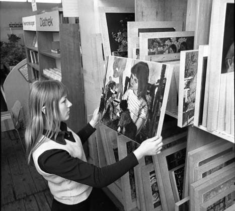 Bibliothek im Pionierhaus Juri Gagarin Karl-Marx-Stadt In der Kinderbibliothek des Pionierhauses Juri Gagarin findet fast jeder Leser die passende Freizeitlektüre. Zudem steht eine Phonothek zu Verfügung bzw. können Bilder ausgeliehen werden. Karl-Marx-Stadt Sachsen Germany *** Library at Pioneer house Yuri Gagarin Karl Marx City in the Children s library of Pioneer house Yuri Gagarin finds Almost any Reader the appropriate Recreational reading also is a Phonotheque to Order or can pictures borrowed become Karl Marx City Saxony Germany Bibliothek1901-73 (2)