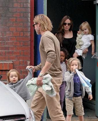 Angelina Jolie and Brad Pitt take their brood to the cinema to see The Smurfs in Richmond, London 66234, LONDON, UNITED KINGDOM - Sunday September 4, 2011. Angelina Jolie and Brad Pitt take their brood to the cinema to see The Smurfs in Richmond, London. The happy family included kids Pax, Zahara, Shiloh, and twins Knox and Vivienne. NORTH AMERICAN USE ONLY , Credit:Optic Photos, PacificCoastNews.com Avalon UK, London Copyright: xOpticxPhotos,xPacificCoastNews.comx xAvalonx 0527190911