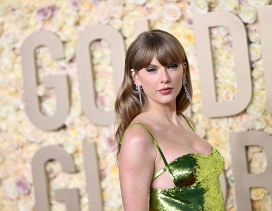Taylor Swift for the 81st annual Golden Globe Awards at the Beverly Hilton in Beverly Hills, California on Sunday, January 7, 2024.  LAP202401070097 CHRISxCHEW