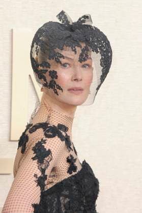 RECORD DATE NOT STATED Rosamund Pike at arrivals, 81st Annual Golden Globe Awards, Beverly Hilton Hotel, Beverly Hills, CA, United States, January 7, 2024. (Photo by: Elizabeth Goodenough Everett Collection) PUBLICATIONXNOTxINxCANxCHNxFRAxITAxJPNxNORxPOLxRUSxESPxUKxUSA
