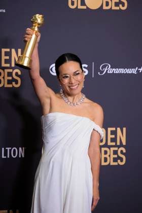 January 7, 2024, Beverly Hills, California, USA: Ali Wong in the press room of the 81st Annual Golden Globe Awards on Sunday January 7, 2024 at the The Beverly Hilton Hotel in Beverly Hills, California. ARIANA RUIZ PI Beverly Hills USA - ZUMAp124 20240107_zaa_p124_008 Copyright: xArianaxRuizx