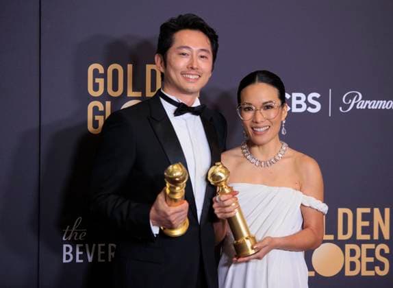 January 7, 2024, Beverly Hills, California, USA: Steven Yeun and Ali Wong in the press room of the 81st Annual Golden Globe Awards on Sunday January 7, 2024 at the The Beverly Hilton Hotel in Beverly Hills, California. ARIANA RUIZ PI Beverly Hills USA - ZUMAp124 20240107_zaa_p124_009 Copyright: xArianaxRuizx