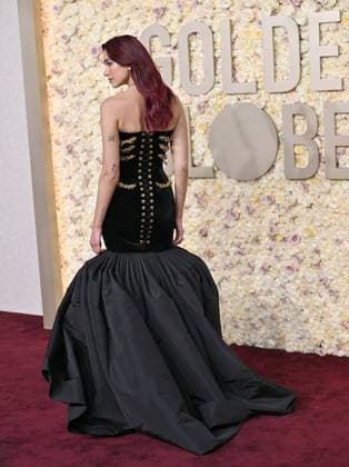 Dua Lipa arrives for the 81st annual Golden Globe Awards at the Beverly Hilton in Beverly Hills, California on Sunday, January 7, 2024.  LAP202401070121 CHRISxCHEW