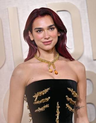 Dua Lipa arrives for the 81st annual Golden Globe Awards at the Beverly Hilton in Beverly Hills, California on Sunday, January 7, 2024.  LAP202401070125 CHRISxCHEW
