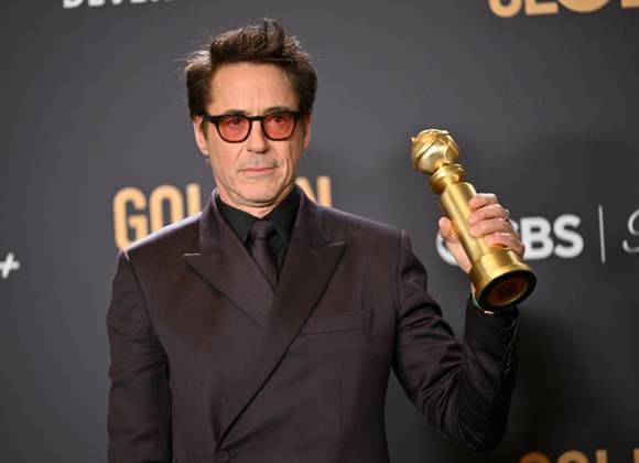 Robert Downey Jr., winner of the Best Performance by a Male Actor in a Supporting Role in any Motion Picture award for Oppenheimer, during the 81st annual Golden Globe Awards at the Beverly Hilton in Beverly Hills, California on Sunday, January 7, 2024.  LAP202401070323 CHRISxCHEW