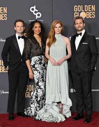 Entertainment Bilder des Tages (L-R) Patrick J. Adams, Gina Torres, Sarah Rafferty and Gabriel Macht pose backstage during the 81st annual Golden Globe Awards at the Beverly Hilton in Beverly Hills, California on Sunday, January 7, 2024.  LAP202401070369 CHRISxCHEW