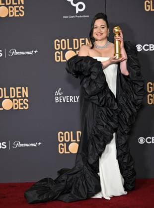 Entertainment Bilder des Tages Lily Gladstone appears backstage after winning the award for Best Performance by a Female Actor in a Motion Picture ? Drama award for Killers of the Flower Moon, during the 81st annual Golden Globe Awards at the Beverly Hilton in Beverly Hills, California on Sunday, January 7, 2024.  LAP202401070317 CHRISxCHEW