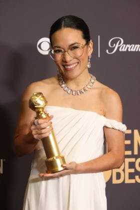 January 7, 2024, Beverly Hills, CA, USA: Ali Wong, winner of the Best Performance in a Limited Series, Anthology Series, or Motion Picture Made for Television award for Beef poses in the press room during the 81st Annual Golden Globe Awards at The Beverly Hilton on January 07, 2024 in Beverly Hills, California. Beverly Hills USA - ZUMAs181 20240107_zea_s181_276 Copyright: xCraSHx