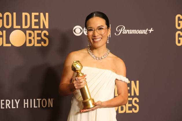 January 7, 2024, Beverly Hills, CA, USA: Ali Wong, winner of the Best Performance in a Limited Series, Anthology Series, or Motion Picture Made for Television award for Beef poses in the press room during the 81st Annual Golden Globe Awards at The Beverly Hilton on January 07, 2024 in Beverly Hills, California. Beverly Hills USA - ZUMAs181 20240107_zea_s181_277 Copyright: xCraSHx