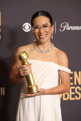 January 7, 2024, Beverly Hills, CA, USA: Ali Wong, winner of the Best Performance in a Limited Series, Anthology Series, or Motion Picture Made for Television award for Beef poses in the press room during the 81st Annual Golden Globe Awards at The Beverly Hilton on January 07, 2024 in Beverly Hills, California. Beverly Hills USA - ZUMAs181 20240107_zea_s181_275 Copyright: xCraSHx