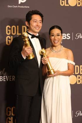 January 7, 2024, Beverly Hills, CA, USA: (L-R) Steven Yeun and Ali Wong, winners of the Best Performance in a Limited Series, Anthology Series, or Motion Picture Made for Television award for Beef pose in the press room during the 81st Annual Golden Globe Awards at The Beverly Hilton on January 07, 2024 in Beverly Hills, California. Beverly Hills USA - ZUMAs181 20240107_zea_s181_283 Copyright: xCraSHx