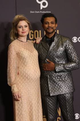 January 7, 2024, Beverly Hills, CA, USA: (L-R) Rose McIver and Utkarsh Ambudkar pose in the press room during the 81st Annual Golden Globe Awards at The Beverly Hilton on January 07, 2024 in Beverly Hills, California. Beverly Hills USA - ZUMAs181 20240107_zea_s181_299 Copyright: xCraSHx
