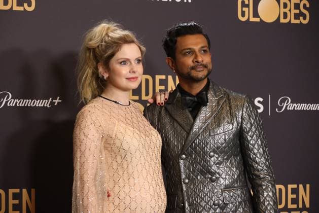 January 7, 2024, Beverly Hills, CA, USA: (L-R) Rose McIver and Utkarsh Ambudkar pose in the press room during the 81st Annual Golden Globe Awards at The Beverly Hilton on January 07, 2024 in Beverly Hills, California. Beverly Hills USA - ZUMAs181 20240107_zea_s181_300 Copyright: xCraSHx