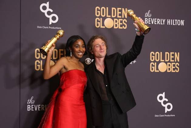 January 7, 2024, Beverly Hills, CA, USA: (L-R) Ayo Edebiri and Jeremy Allen White, winners of the Best Performance in a Television Series, Musical or Comedy award for The Bear pose in the press room during the 81st Annual Golden Globe Awards at The Beverly Hilton on January 07, 2024 in Beverly Hills, California. Beverly Hills USA - ZUMAs181 20240107_zea_s181_312 Copyright: xCraSHx