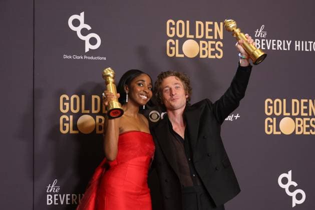 January 7, 2024, Beverly Hills, CA, USA: (L-R) Ayo Edebiri and Jeremy Allen White, winners of the Best Performance in a Television Series, Musical or Comedy award for The Bear pose in the press room during the 81st Annual Golden Globe Awards at The Beverly Hilton on January 07, 2024 in Beverly Hills, California. Beverly Hills USA - ZUMAs181 20240107_zea_s181_313 Copyright: xCraSHx