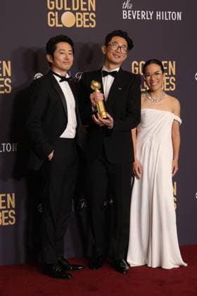 January 7, 2024, Beverly Hills, CA, USA: (L-R) Steven Yeun, Lee Sung Jin and Ali Wong, winners of the Best Performances in a Limited Series, Anthology Series, or Motion Picture Made for Television and Limited Series, Anthology Series, or Motion Picture Made for Television award for Beef pose in the press room during the 81st Annual Golden Globe Awards at The Beverly Hilton on January 07, 2024 in Beverly Hills, California. Photo; Crash imageSPACE Beverly Hills USA - ZUMAs181 20240107_zea_s181_331 Copyright: xCraSHx