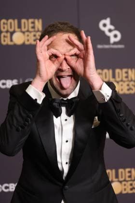 January 7, 2024, Beverly Hills, CA, USA: Ebon Moss-Bachrach poses in the press room during the 81st Annual Golden Globe Awards at The Beverly Hilton on January 07, 2024 in Beverly Hills, California. Beverly Hills USA - ZUMAs181 20240107_zea_s181_337 Copyright: xCraSHx